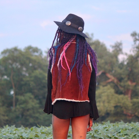 Indah Other Parnell Black Bell Sleeves Romper - Picture 5 of 7